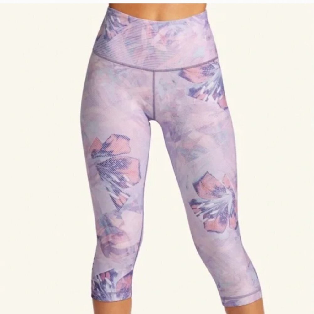 Peloton Floral 2k High Waist‎ Capri - Size Medium